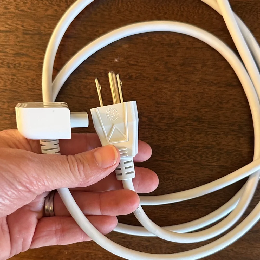 Apple Mac White Power Cable for Electronics